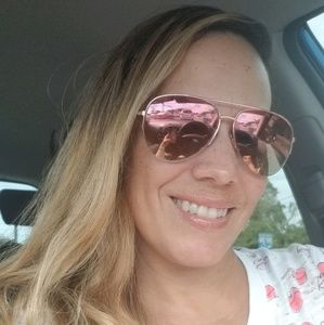 Meet your Posher, Lizzette